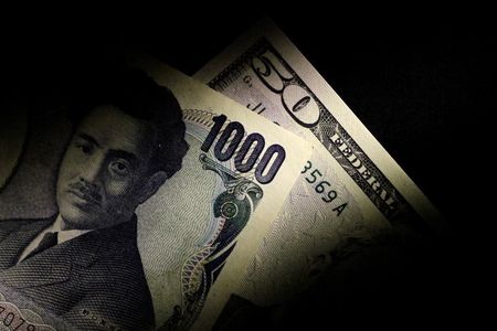 Dollar consolidates ahead of key inflation release; yen nears intervention