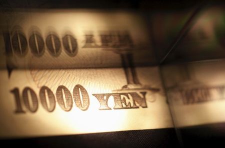 Asia FX muted as dollar dips on recession fears; yen surges to near 7-mth high